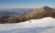 17 Panorama dal Pizzo, sulla destra il Monte Tesoro...